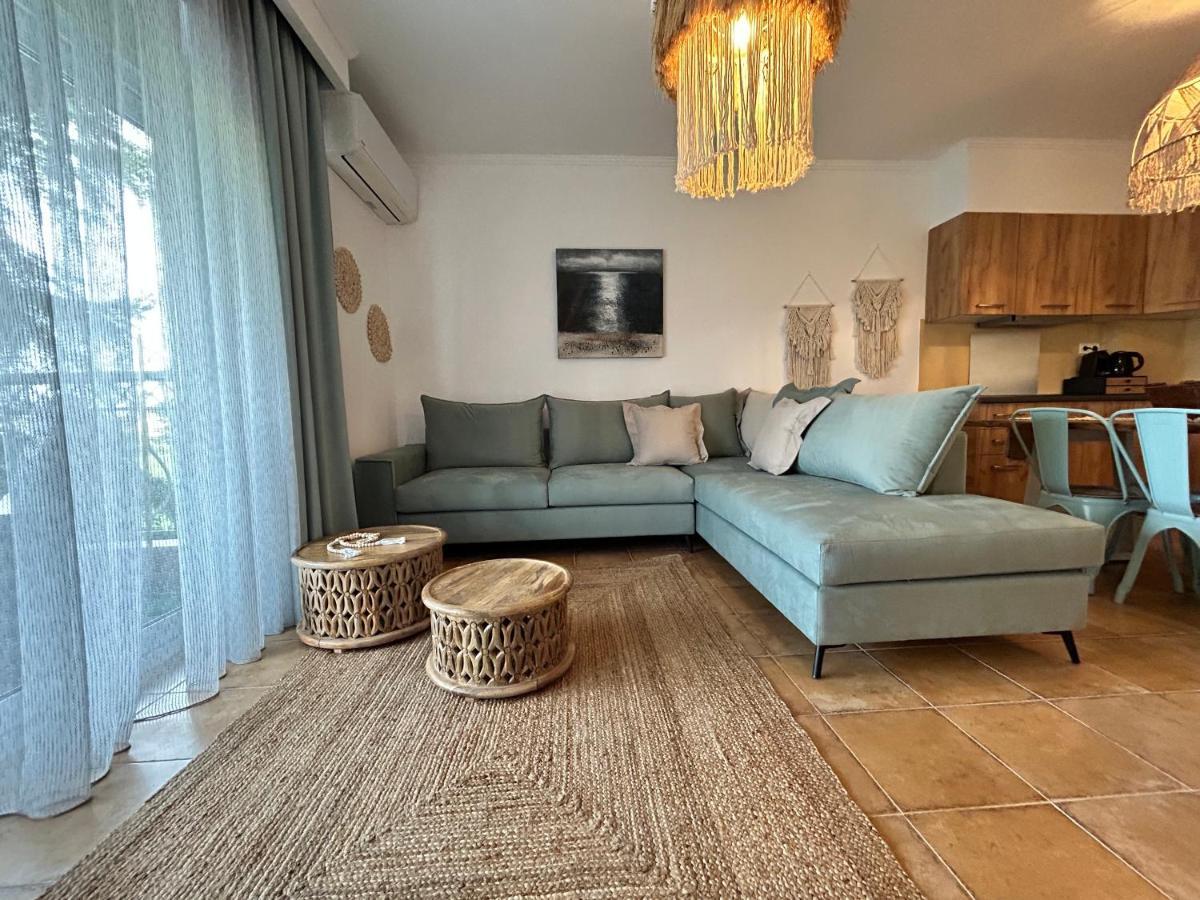 Calliopes By The Sea Boutique Suites Paralia Dionysiou Dış mekan fotoğraf