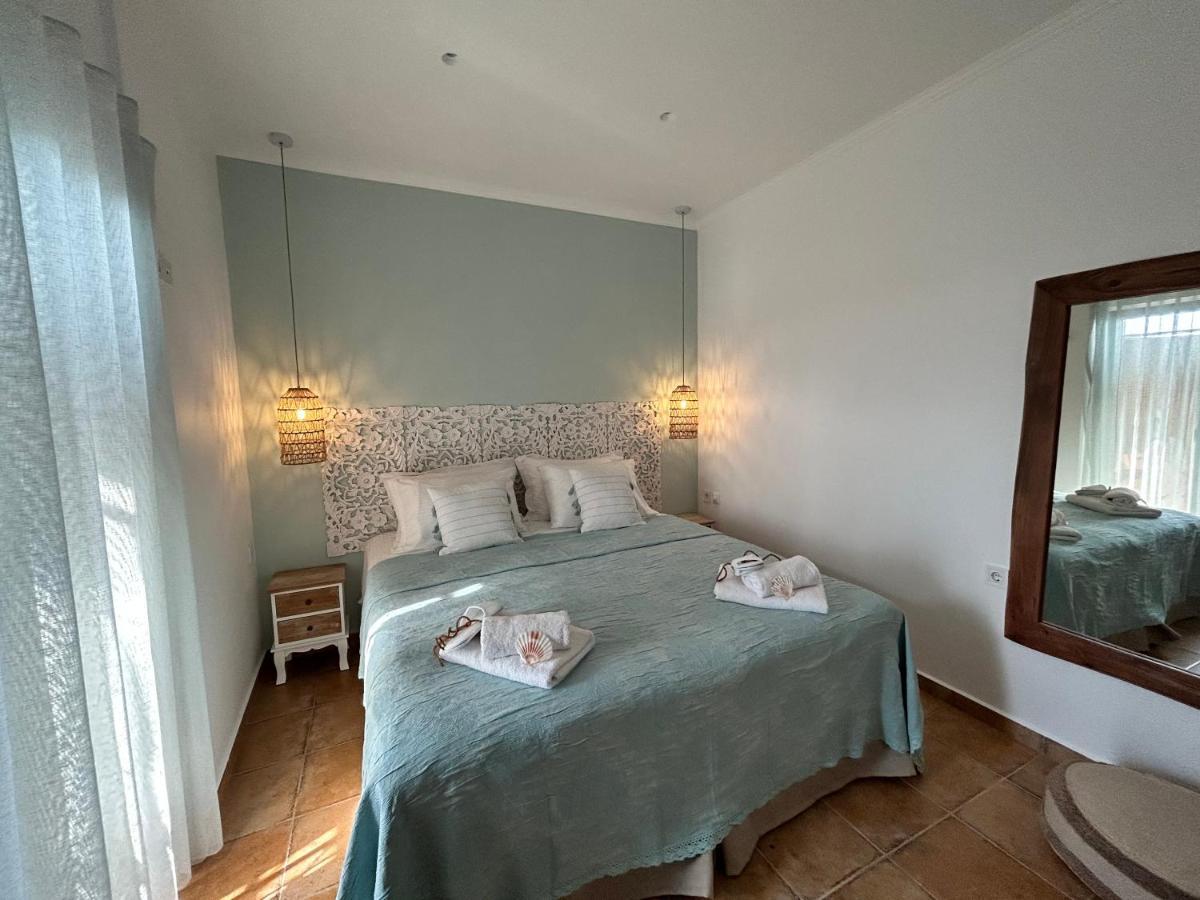 Calliopes By The Sea Boutique Suites Paralia Dionysiou Dış mekan fotoğraf