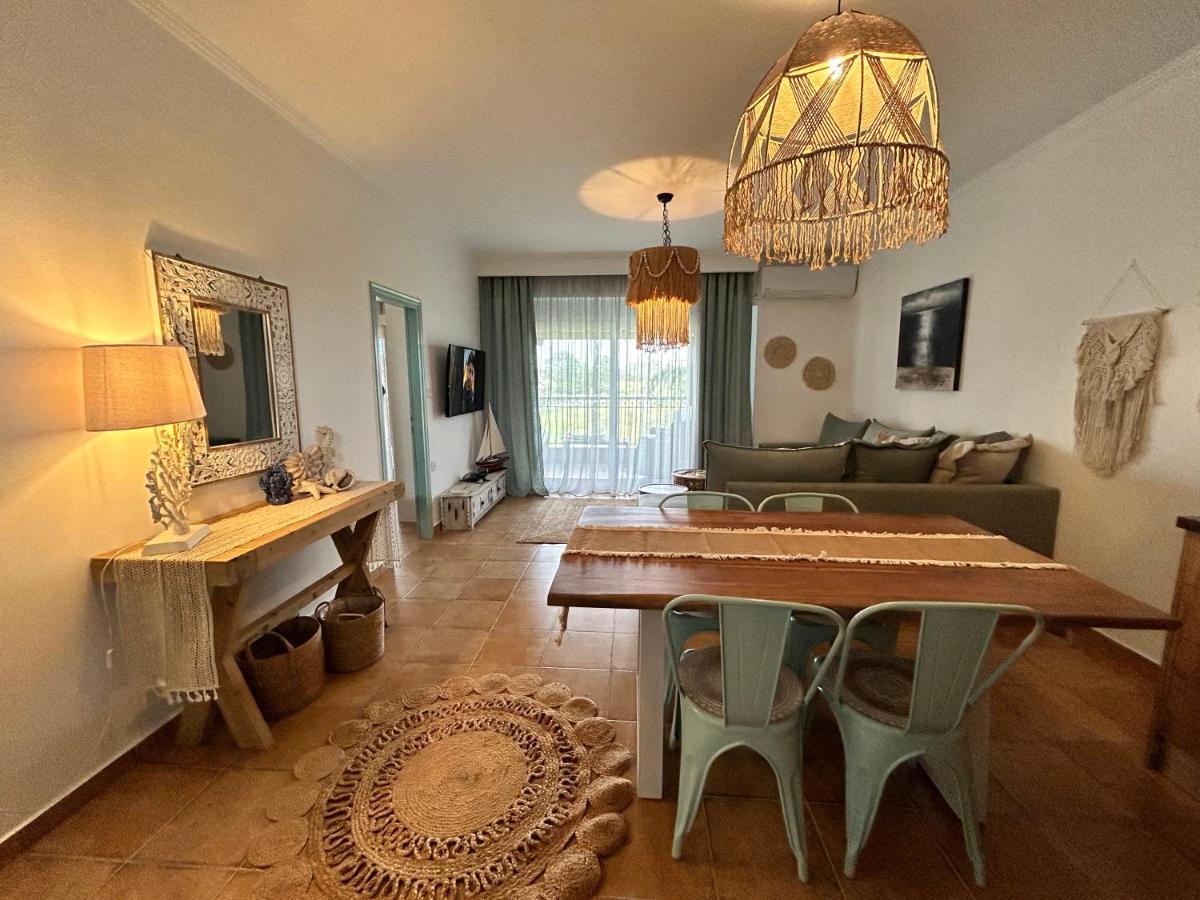Calliopes By The Sea Boutique Suites Paralia Dionysiou Dış mekan fotoğraf