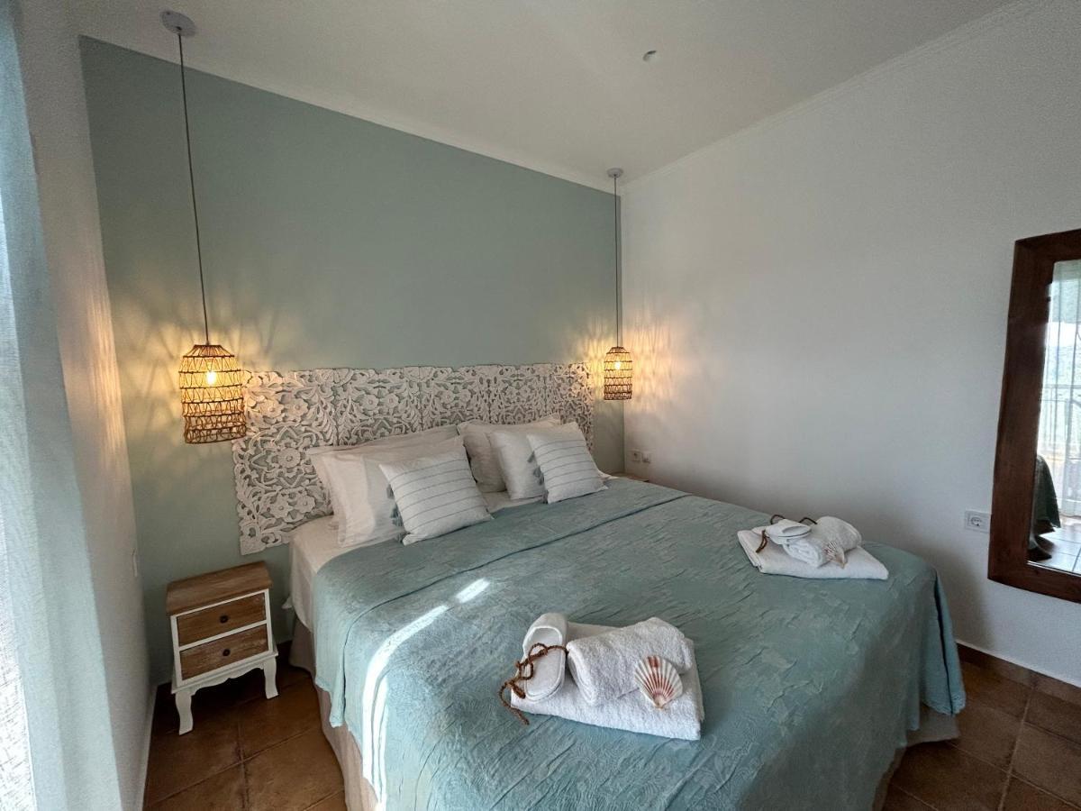 Calliopes By The Sea Boutique Suites Paralia Dionysiou Dış mekan fotoğraf