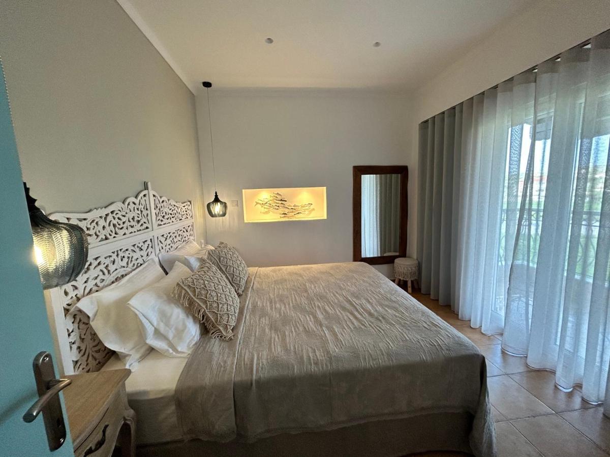 Calliopes By The Sea Boutique Suites Paralia Dionysiou Dış mekan fotoğraf