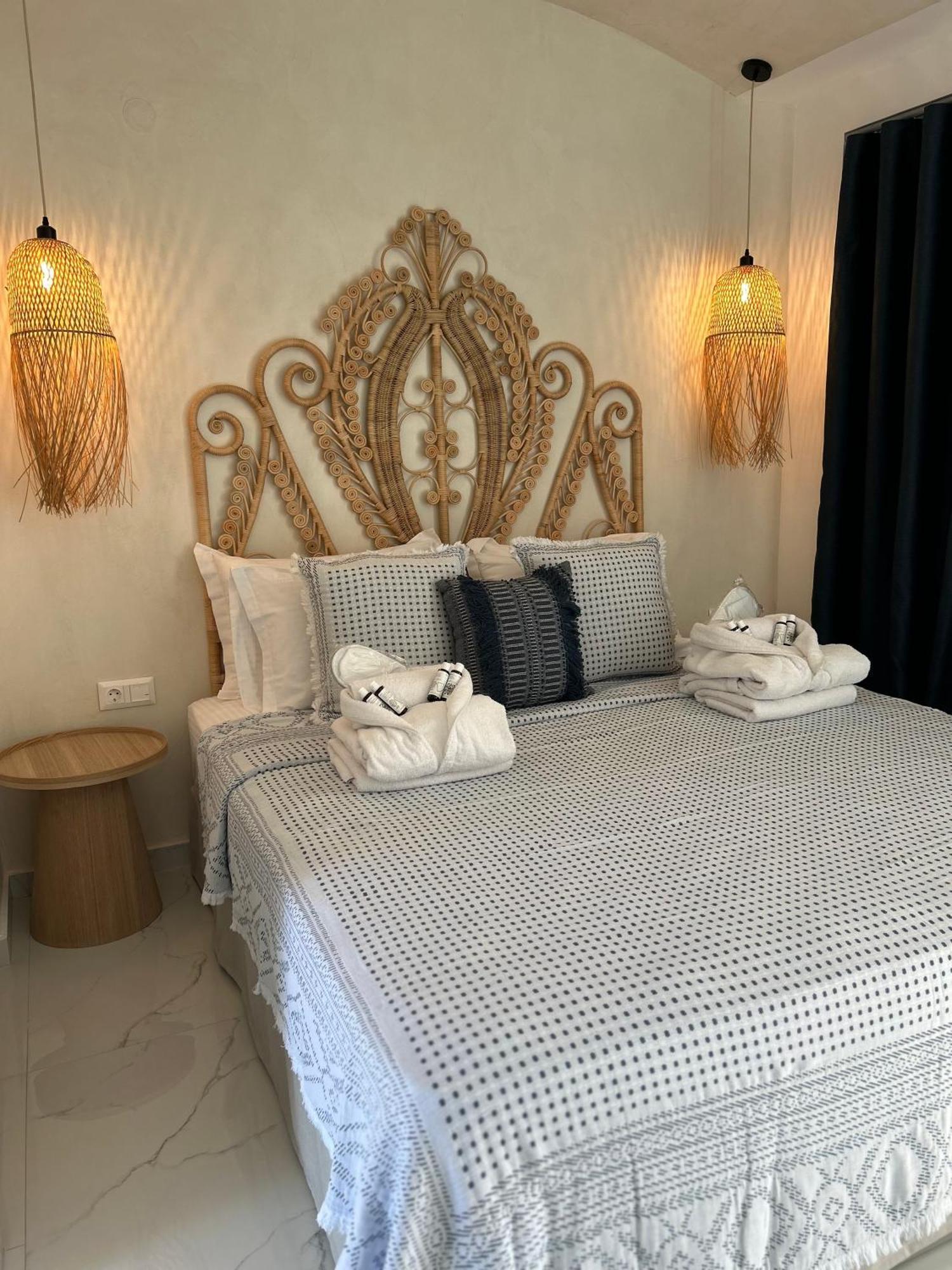 Calliopes By The Sea Boutique Suites Paralia Dionysiou Dış mekan fotoğraf